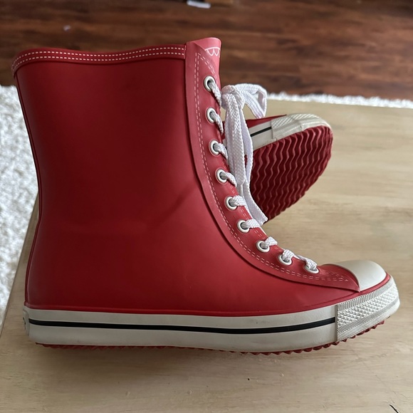 Dirty Laundry red rain boots. Size 8 - Picture 7 of 7